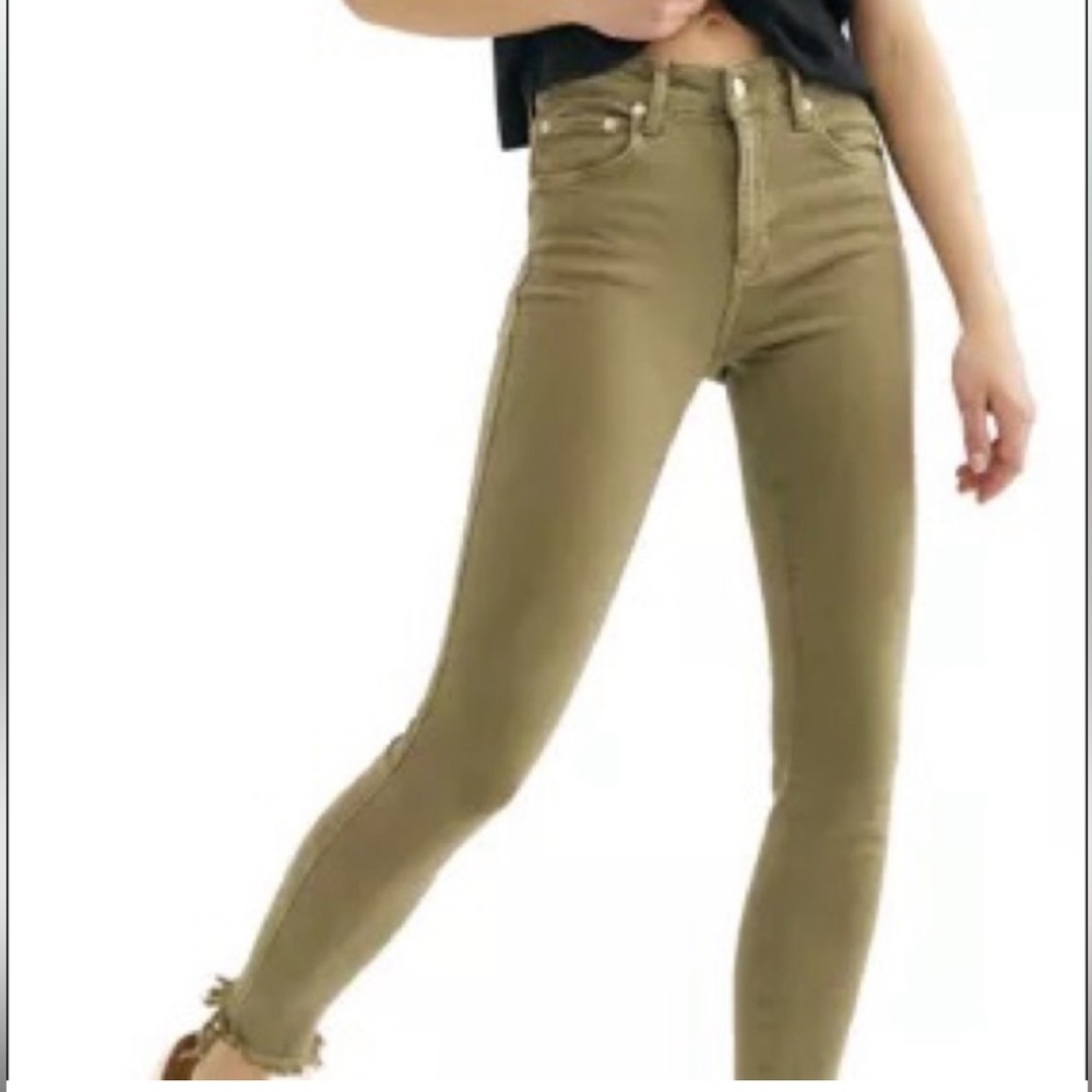 **NOT AVAILABLE**Free People High Rise Raw Hem Jegging        🌵26